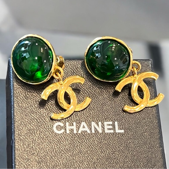 Chanel Vintage Round CC Dangle Clip-On Earrings Gripoix and Metal - Picture 5 of 5